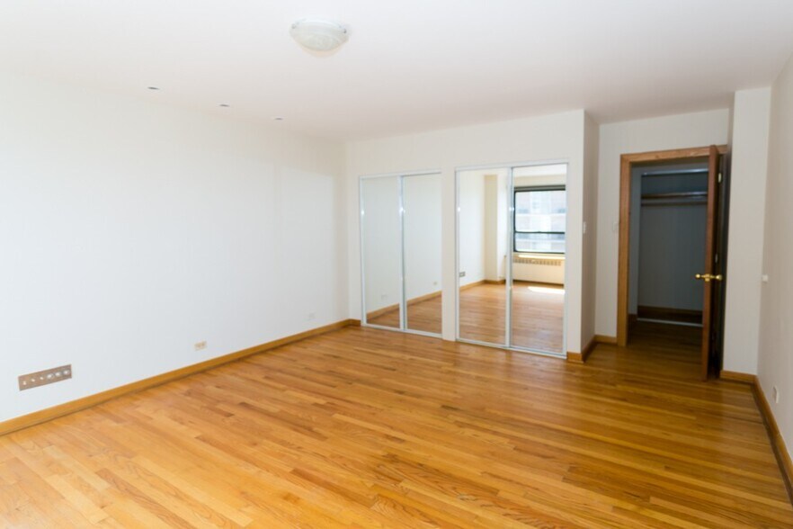 Building Photo - 4180 N Marine Dr