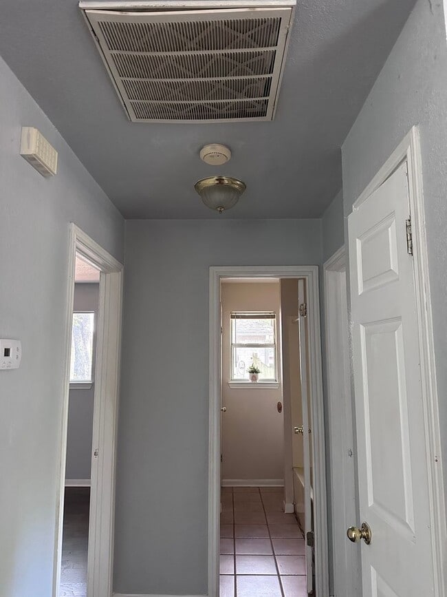 Building Photo - 734 Benchmark Trail