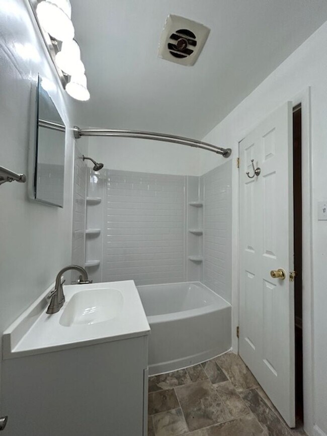Building Photo - Cozy Ranch - Prime Location - Libbie and G...