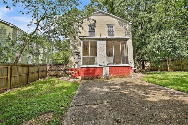 Building Photo - 1628/ 1630 Saint Mary Street