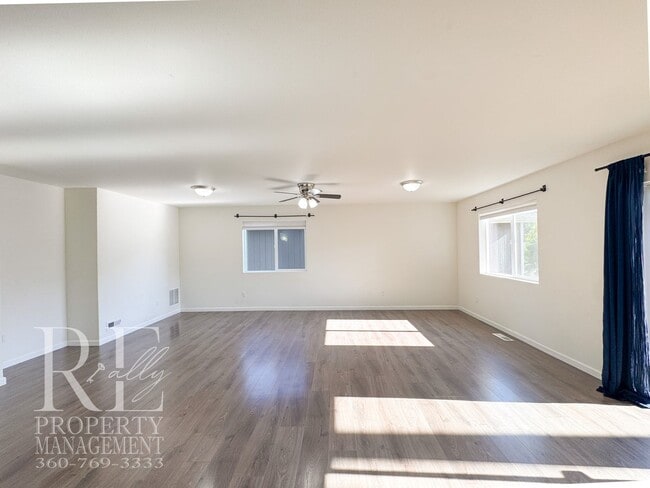 Building Photo - 4250 SE Horsehead Way
