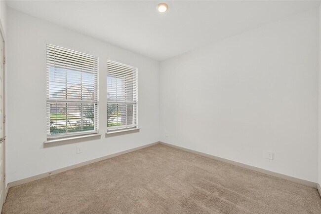 Building Photo - 29215 Pikes Peak Dr