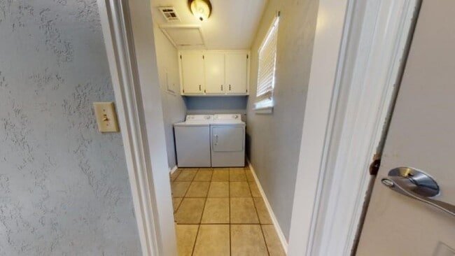 Building Photo - 203 E Cole Rd