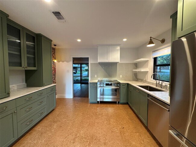 Building Photo - 4711 Fairview Dr
