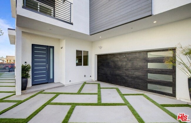 Building Photo - 5641 Riverton Ave