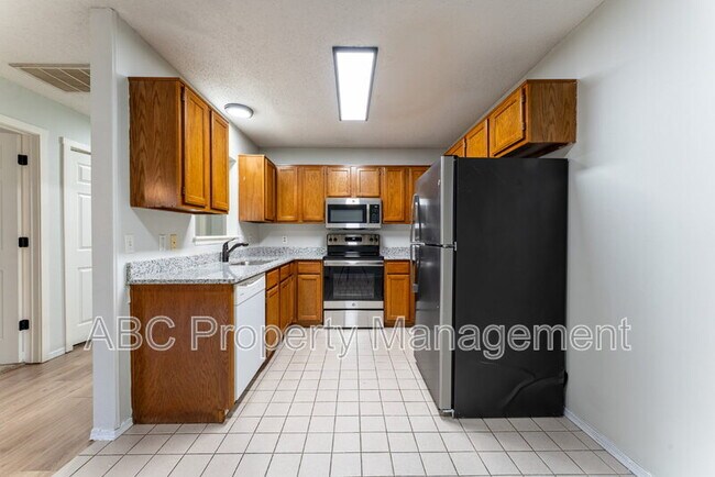 Building Photo - 5803 Samantha St