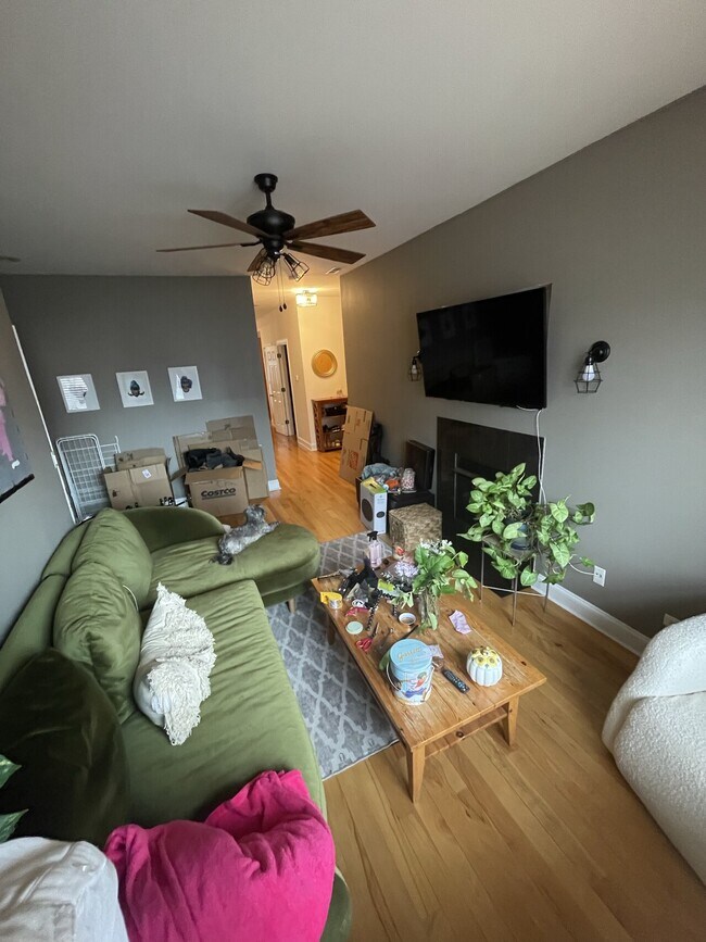 Building Photo - Champlain