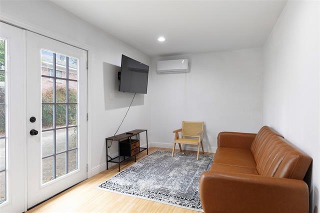 Building Photo - 8633 Westglen Dr