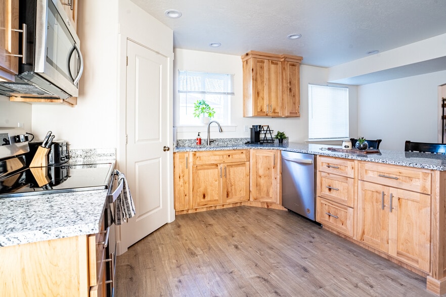 Building Photo - 355 N 2650 W