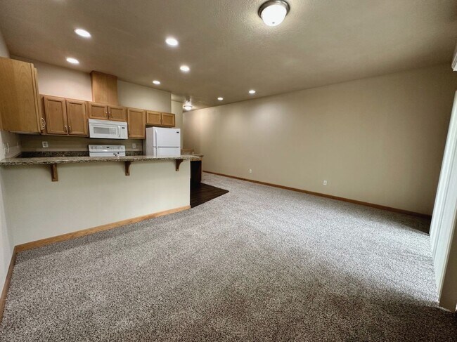 Building Photo - (MUS 1952) Beautiful 3 Bed/2 Bath Town Home