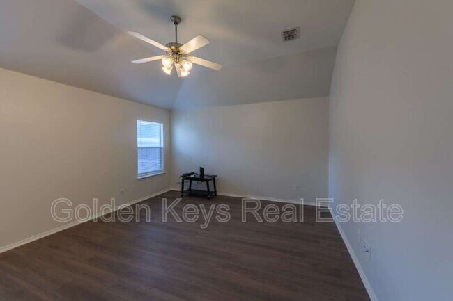 Building Photo - 672 S Heights Dr