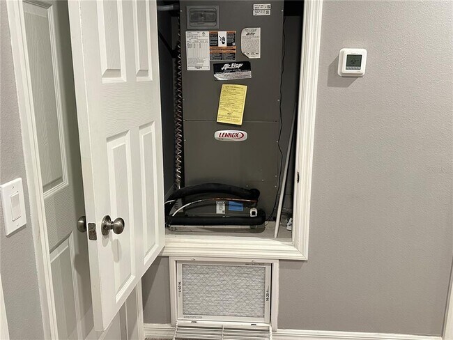 Building Photo - 10834 Wyne Tree Ct