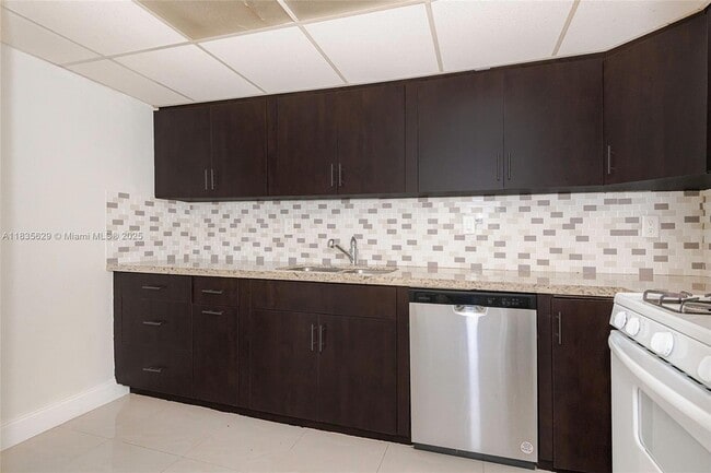 Building Photo - 6455 SW 116th Pl