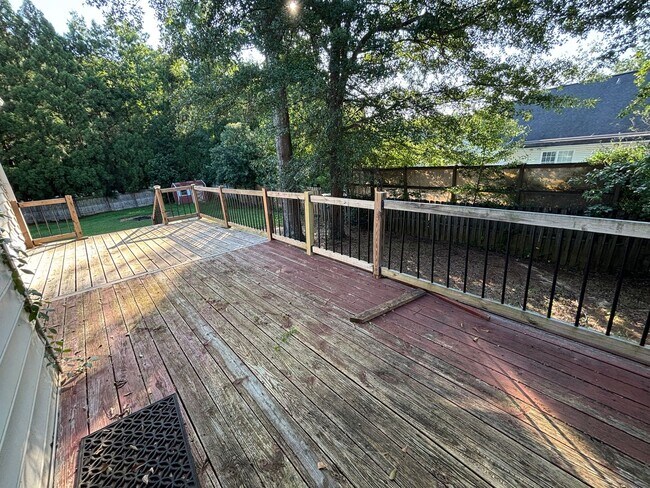 Building Photo - 522 Saint Helene Ct