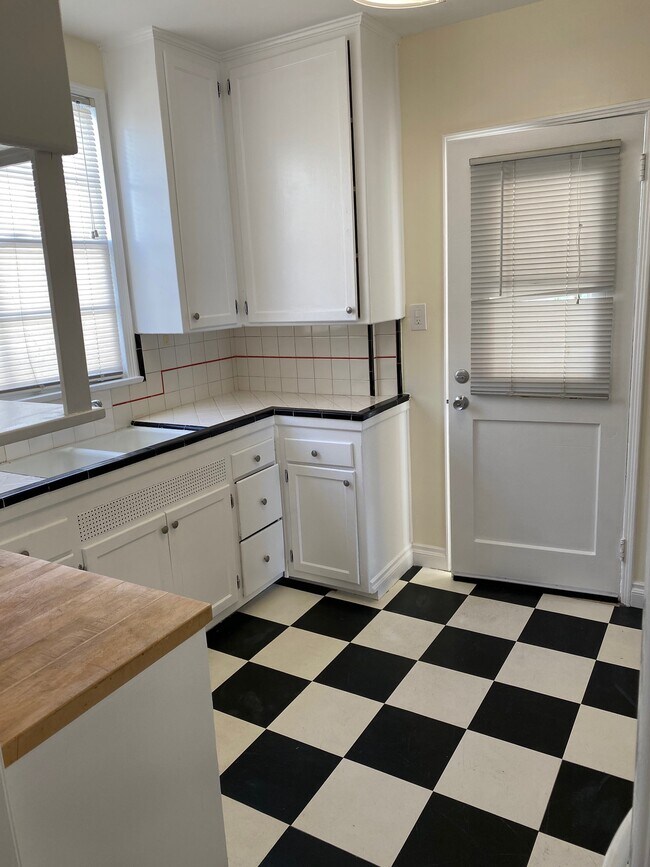 Kitchen - 1530 S Beverly Dr