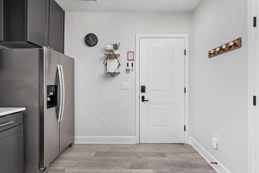 Building Photo - 5858 N College Ave