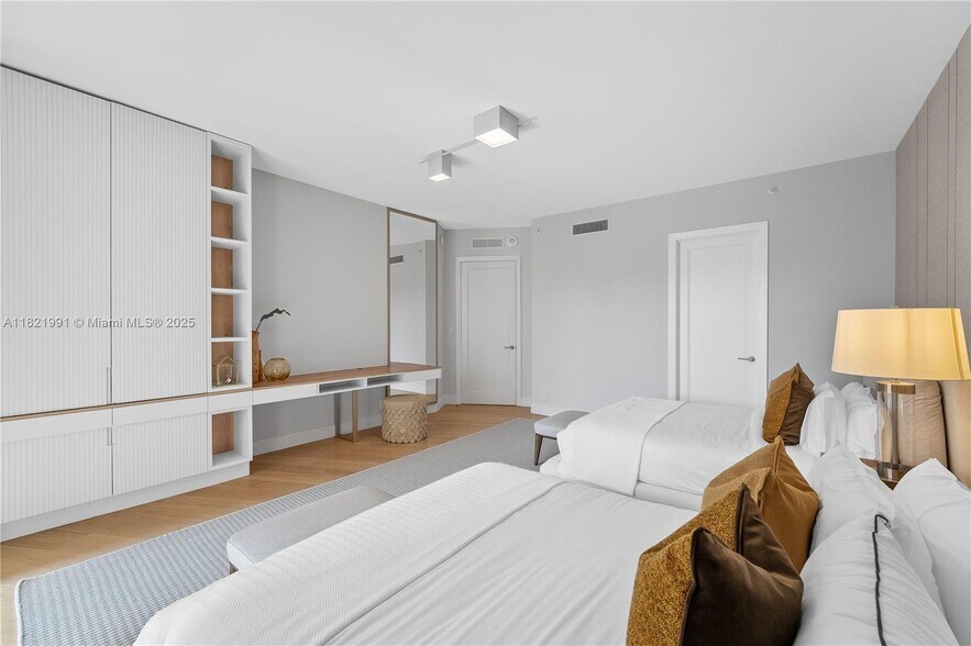 Building Photo - 5242 Fisher Island Dr