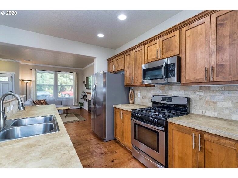 Building Photo - 10528 NE Gateway St