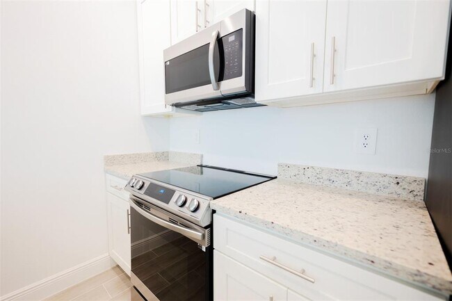 Building Photo - 1736 Pacific Rd