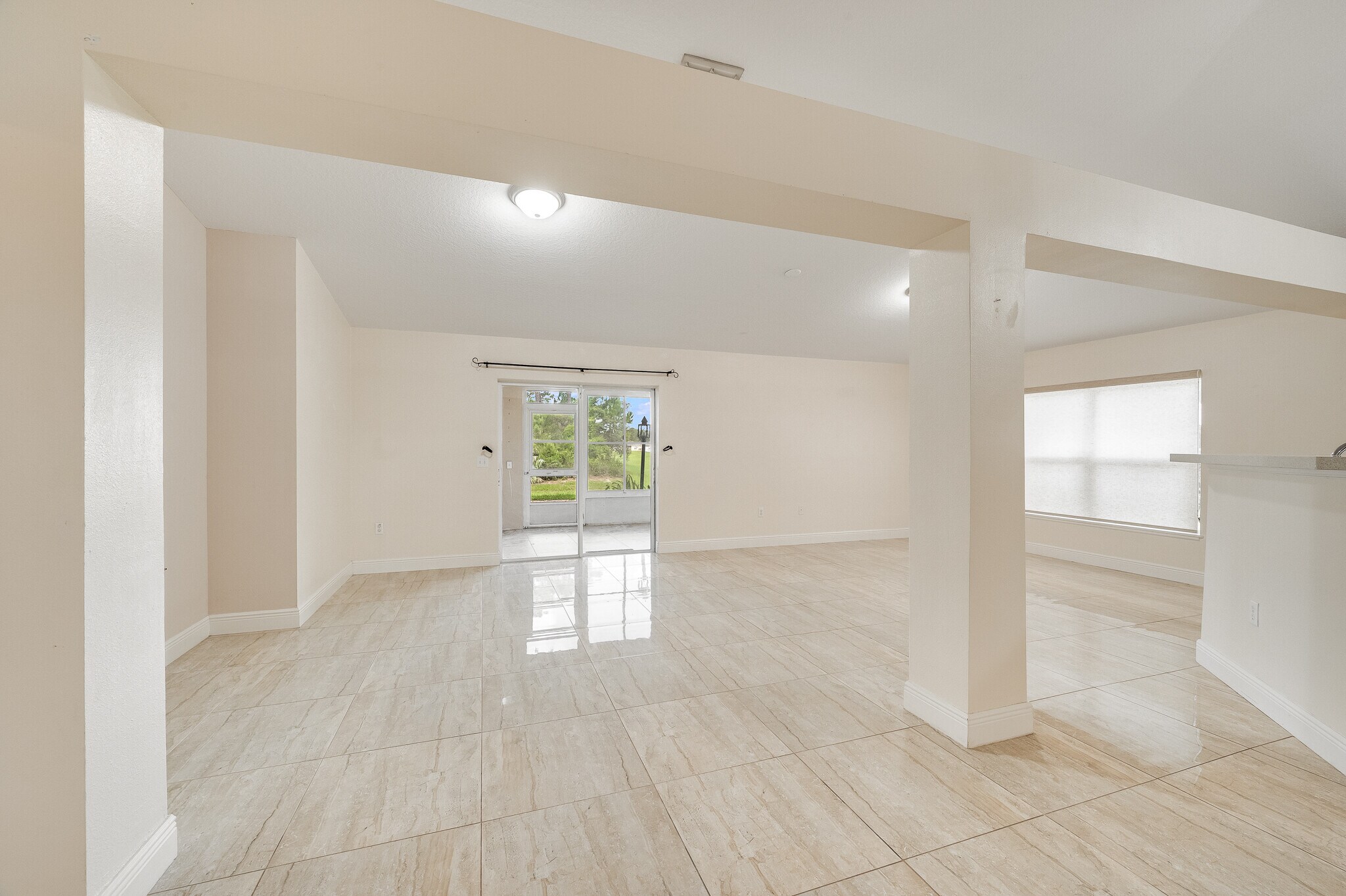 Building Photo - 537 Mason Dr