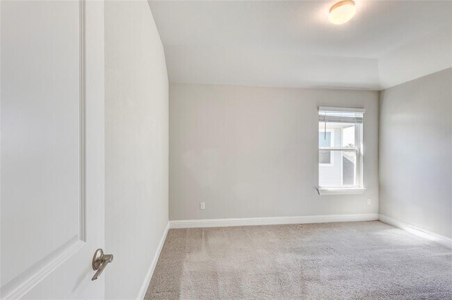 Building Photo - 113 Riverhill Dr