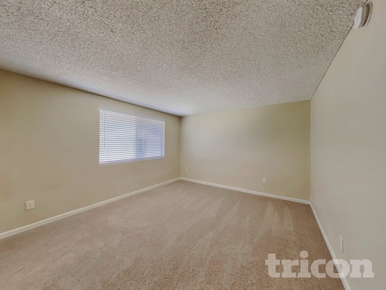 Building Photo - 3830 W Royal Palm Rd