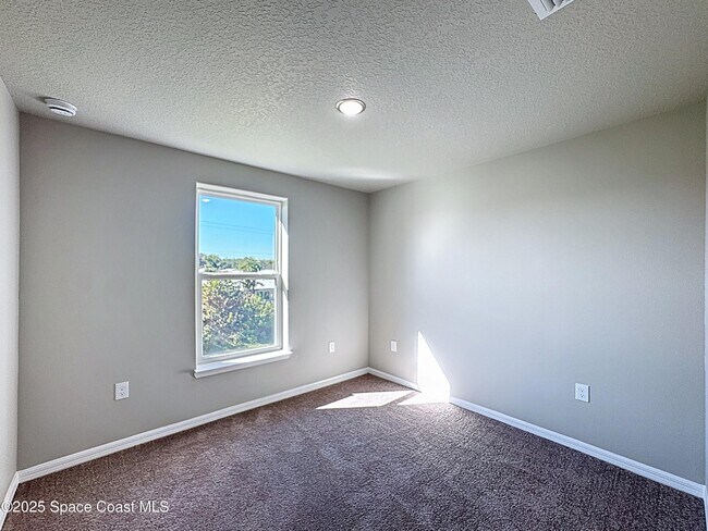 Building Photo - 534 L M Davey Ln