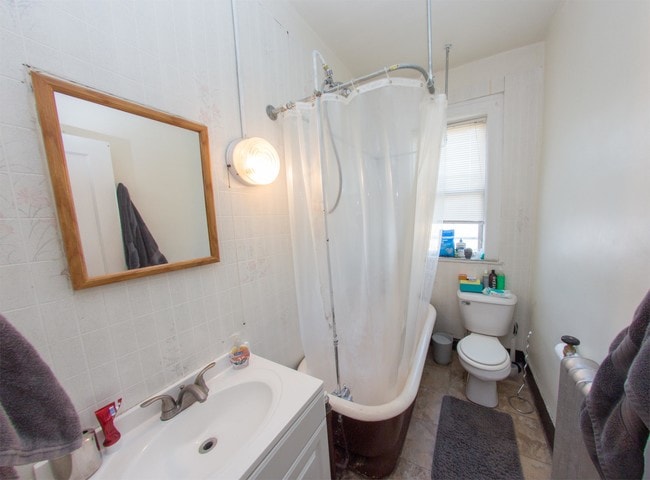 Building Photo - 484 Brainard St