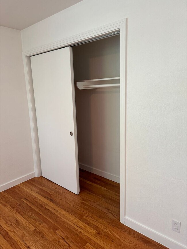 Building Photo - 326 Stewart St