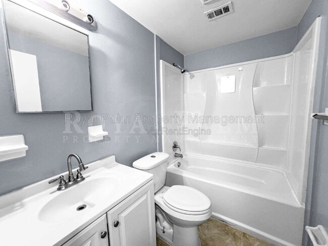 Building Photo - 6617 Warwick Cir