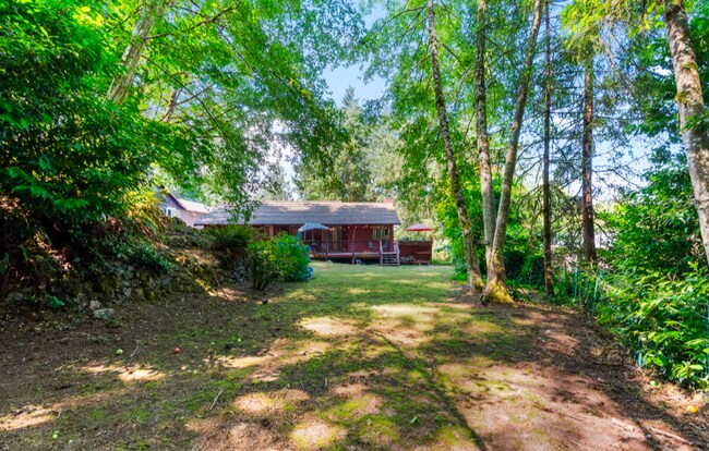 Building Photo - Tracyton Stunner! Available Now! 1/3 Acre FULLY Fenced.