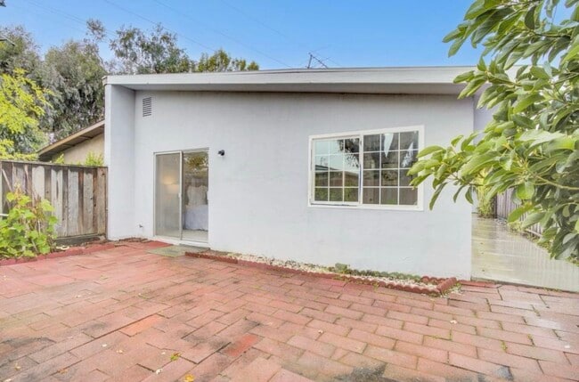 Building Photo - Live Oak Ct