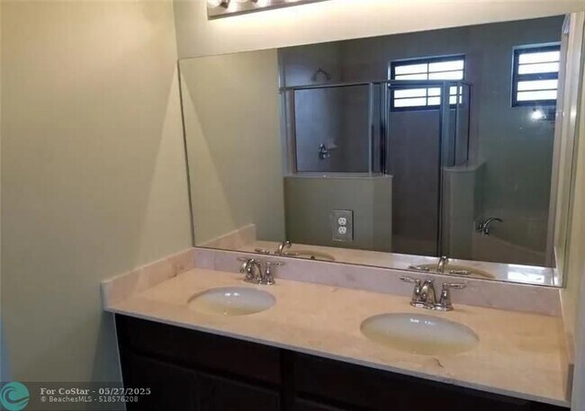 Building Photo - 5115 Gramercy Square Dr