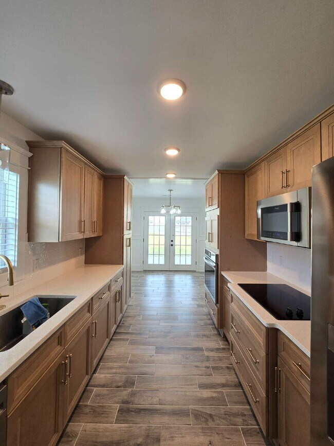 Building Photo - "Charming 3-Bedroom Retreat with Granite Finishes & Cozy Fireplace in Jacksonville!"