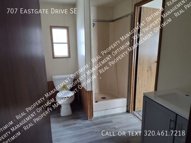 Building Photo - 707 Eastgate Dr SE