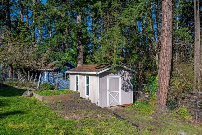 Building Photo - Spacious 4-Bedroom Home with Fireplace, Fenced Yard, and 2-Car Garage