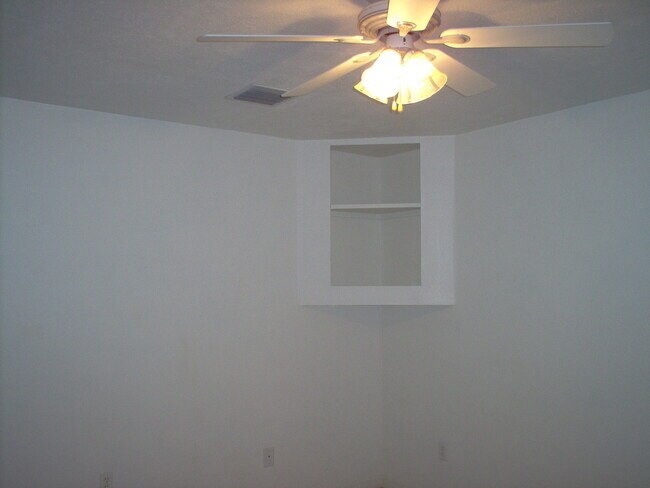 Building Photo - 2025 Curryville Rd