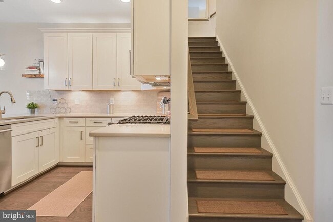 Building Photo - 813 Rockwell Ave