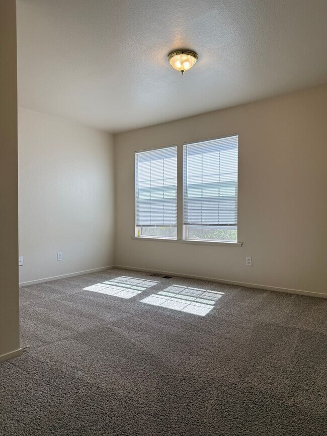 Building Photo - 1277 Sunrise Dr