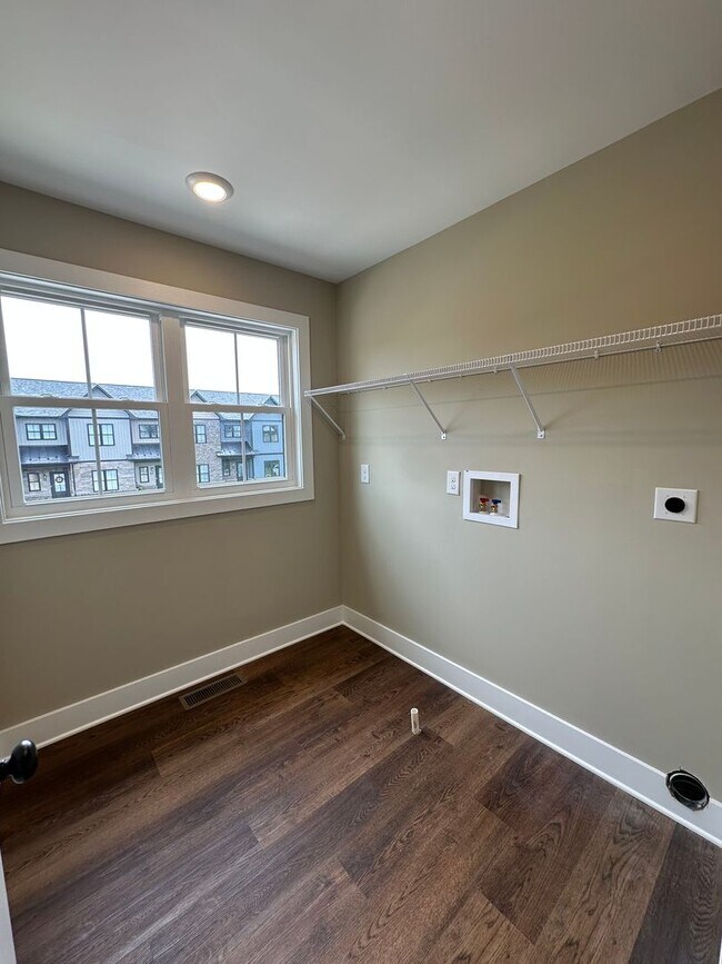 Building Photo - Beautiful new townhouse located in the new...