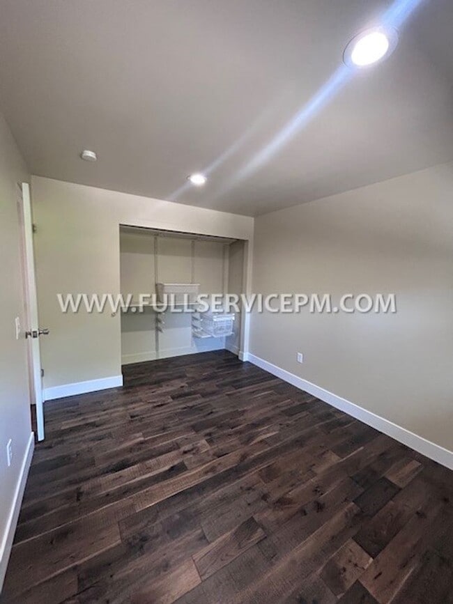 Building Photo - Exceptional South Beacon Hill 3 BD 2 BA! Huge Deck!