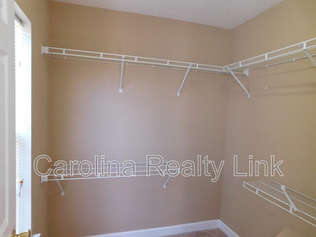 Building Photo - 7905 Shiny Meadow Ln