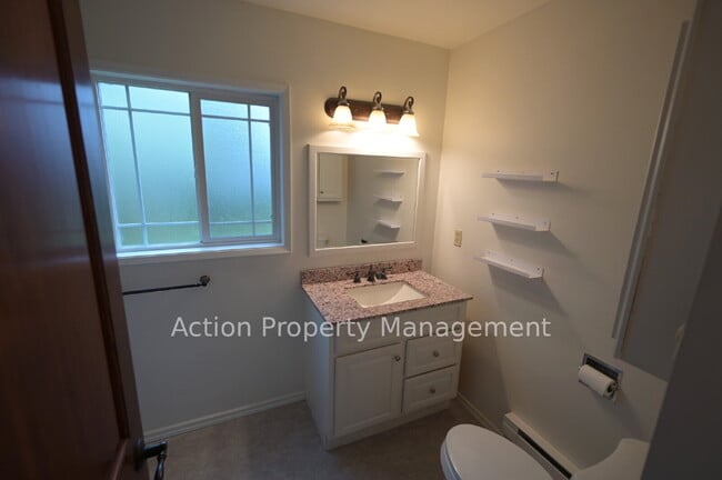 Building Photo - 2 bed, office, 2 bath, 1 car garage, in Sequim