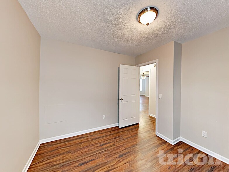 Building Photo - 204 Winslow Way