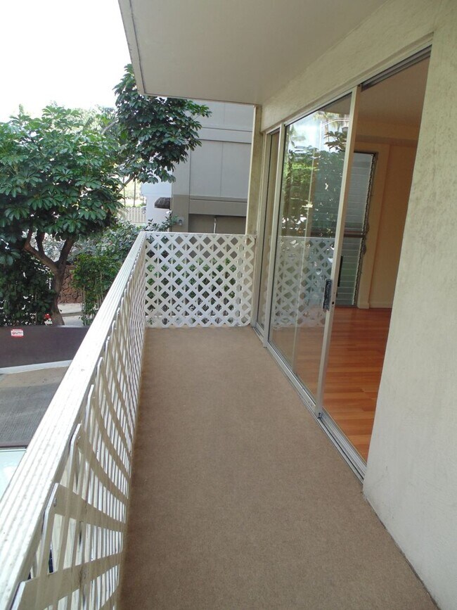 Building Photo - 1 bedroom, 1 bath, 1 parking in the heart of Waikiki!