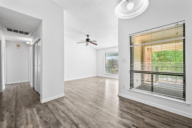 Building Photo - 1705 Crossing Pl