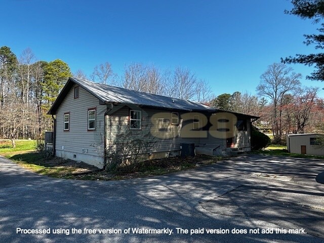 Building Photo - 726 Brookside Camp Rd