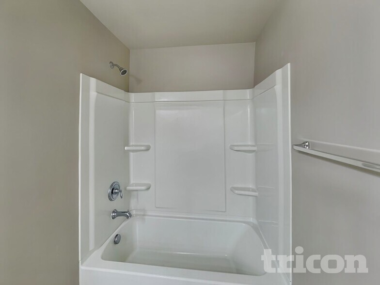 Building Photo - 115 Spring Knoll Dr