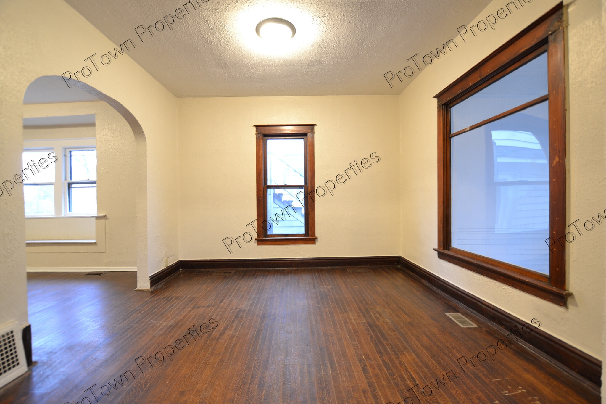 Building Photo - 724 E Washington St
