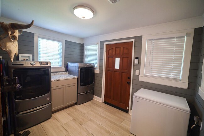 Building Photo - Beautiful 3 Bedroom Home in Central, SC